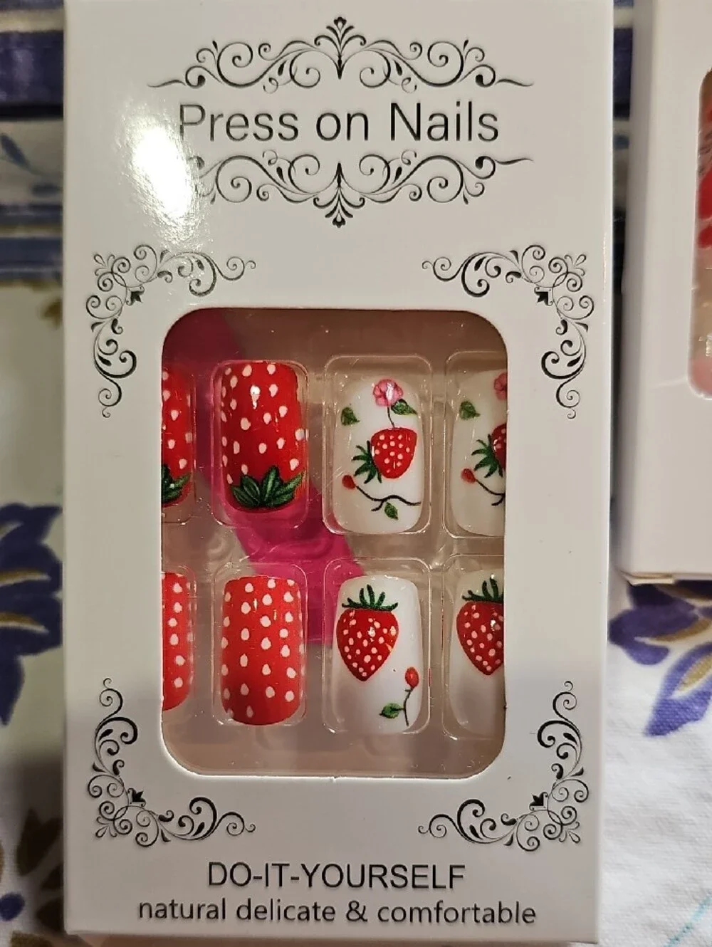 5 Assorted Press-On Nail Set – Red & Green Floral Designs